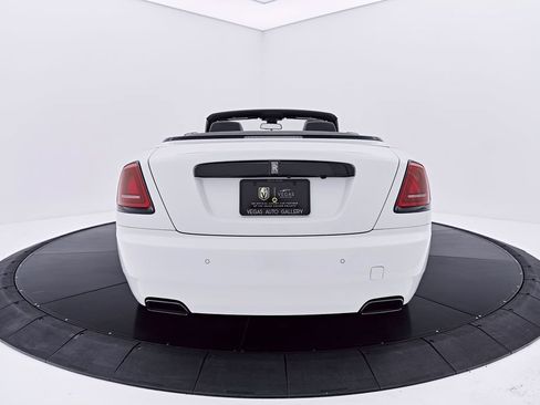Used 2020 Rolls-Royce Dawn RWD image 23
