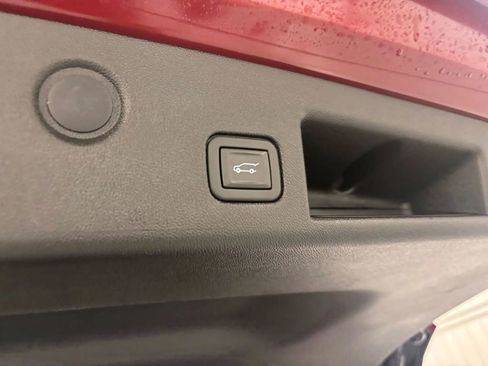 Used 2021 Chevrolet Equinox LT image 36