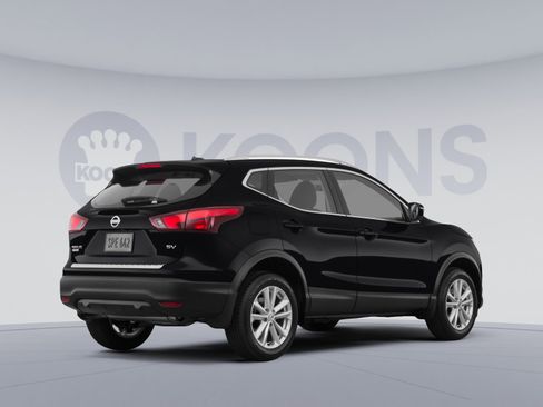 Used 2018 Nissan Rogue SV w/ Premium Package image 4