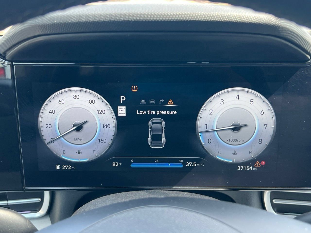 Used 2025 Hyundai Elantra Limited FWD image 16