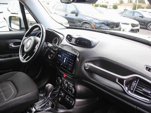 Used 2017 Jeep Renegade Altitude image 16