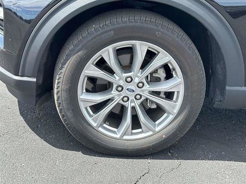 Used 2024 Ford Explorer XLT w/ Equipment Group 202A AWD/4WD image 8