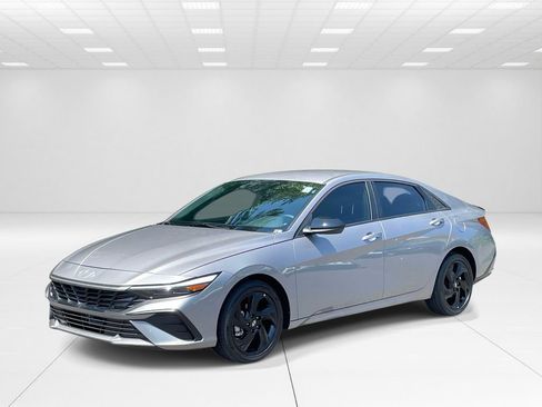 New 2026 Hyundai Elantra SEL FWD image 3