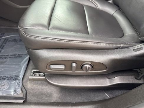 Used 2023 Chevrolet Traverse LT w/ LT Premium Package image 26