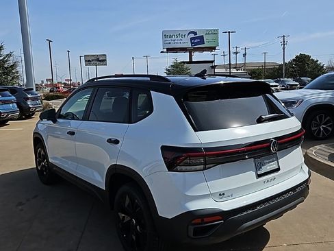 New 2026 Volkswagen Taos SE FWD image 7