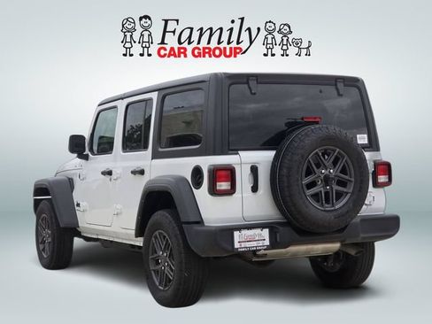 Used 2025 Jeep Wrangler Unlimited Sport AWD/4WD image 3