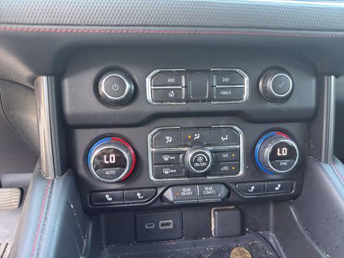 Used 2021 Chevrolet Suburban RST w/ Luxury Package RWD image 9
