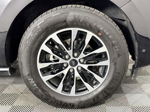 Used 2025 Ford Expedition Platinum AWD/4WD image 31