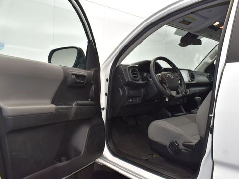 Used 2022 Toyota Tacoma SR w/ SR Convenience Package RWD image 11