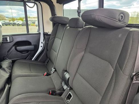 Used 2023 Jeep Gladiator Sport AWD/4WD image 9