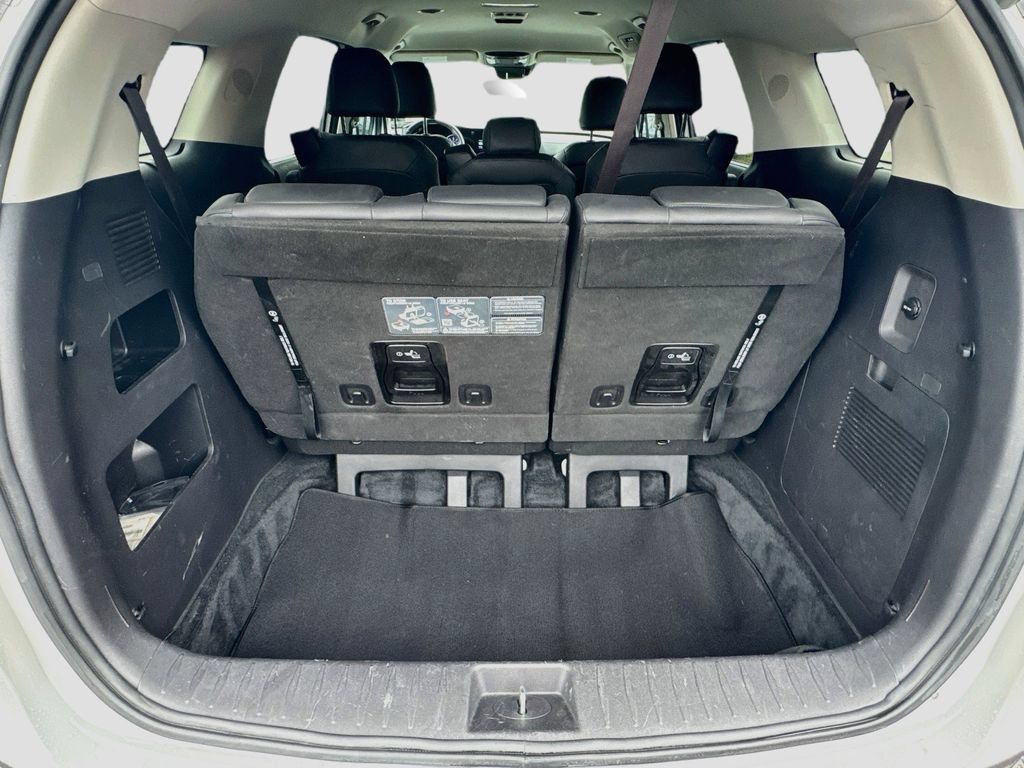 Certified 2024 Kia Carnival EX FWD image 29
