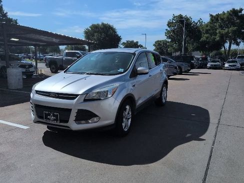 Used 2015 Ford Escape SE FWD image 4