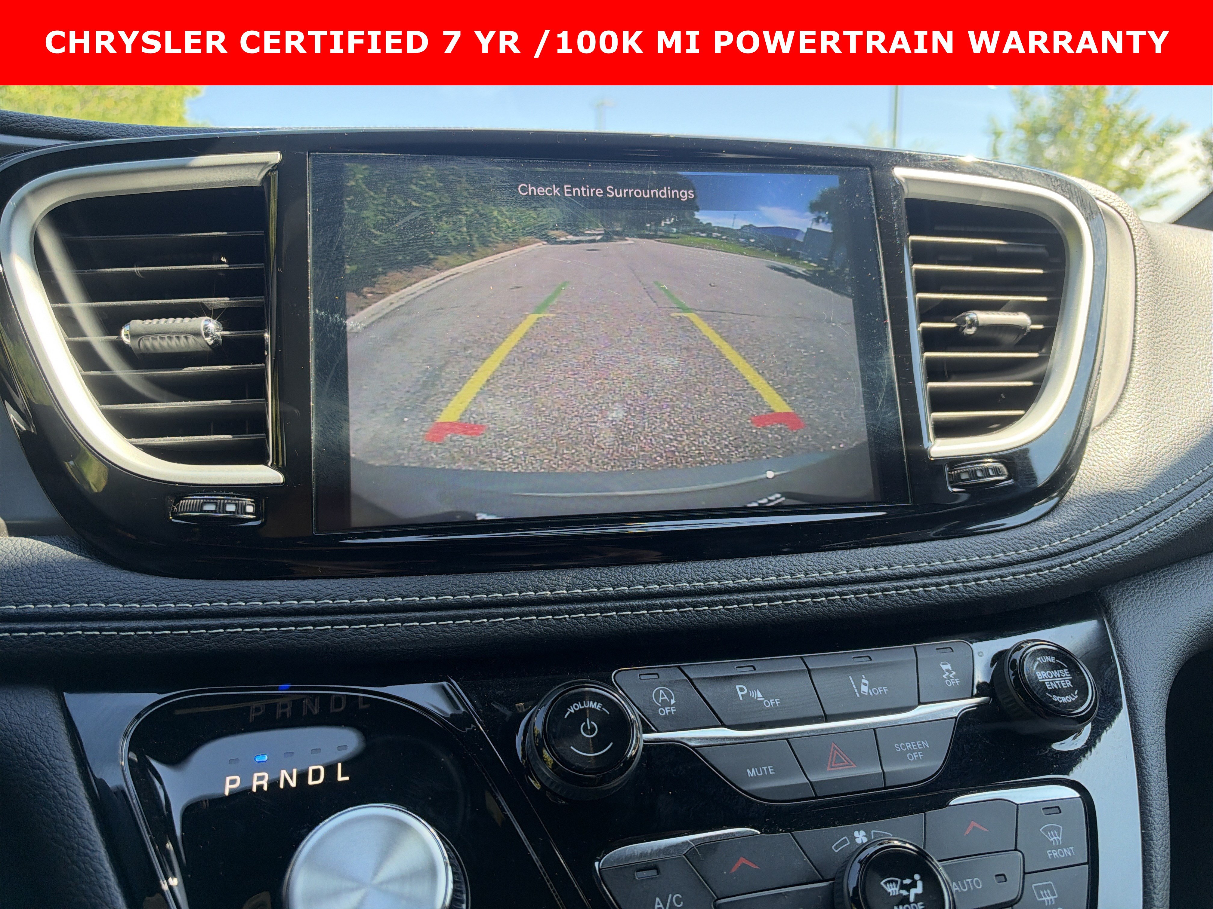 Used 2025 Chrysler Pacifica Select FWD image 23