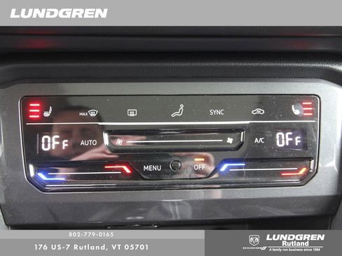 Used 2024 Volkswagen Tiguan SE w/ Panoramic Sunroof Package image 21