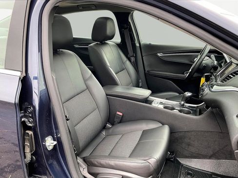 Used 2016 Chevrolet Impala LT w/ Convenience Package image 32