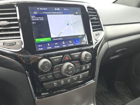 Used 2019 Jeep Grand Cherokee Laredo w/ Laredo X Package image 6