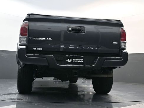 Used 2023 Toyota Tacoma TRD Sport w/ Technology Package AWD/4WD image 19