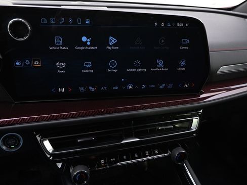 Used 2024 Chevrolet Traverse RS image 29