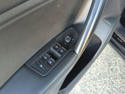 Used 2021 Volkswagen Tiguan SEL image 18