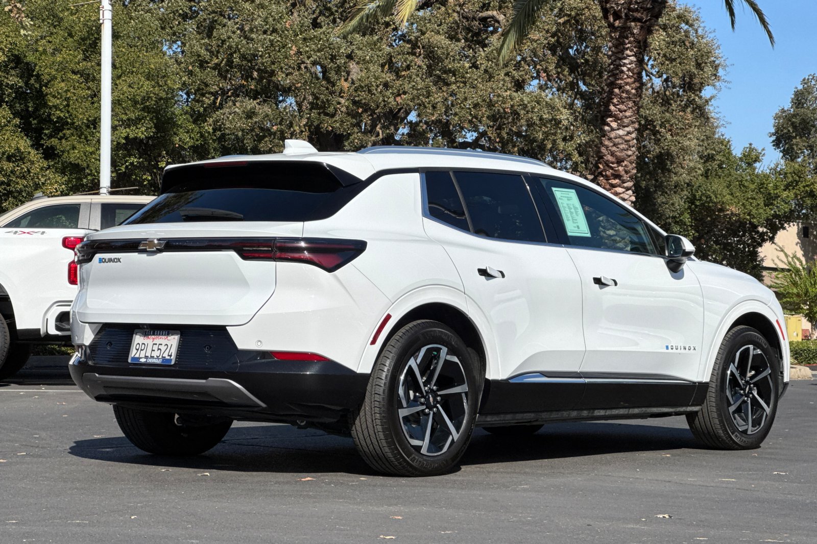 Certified 2024 Chevrolet Equinox EV LT FWD image 3