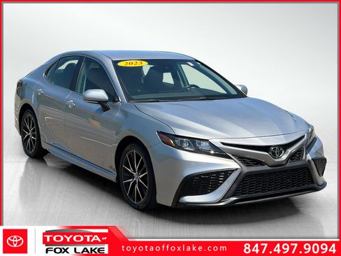 Used 2023 Toyota Camry SE FWD image 1