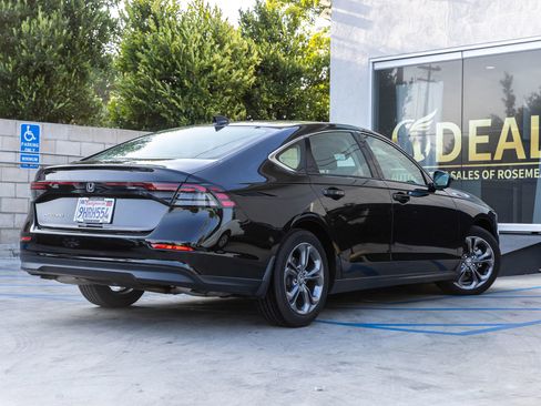 Used 2023 Honda Accord EX image 9