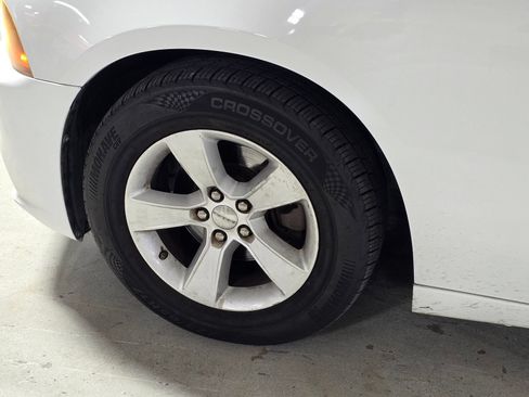 Used 2011 Dodge Charger SE RWD image 5