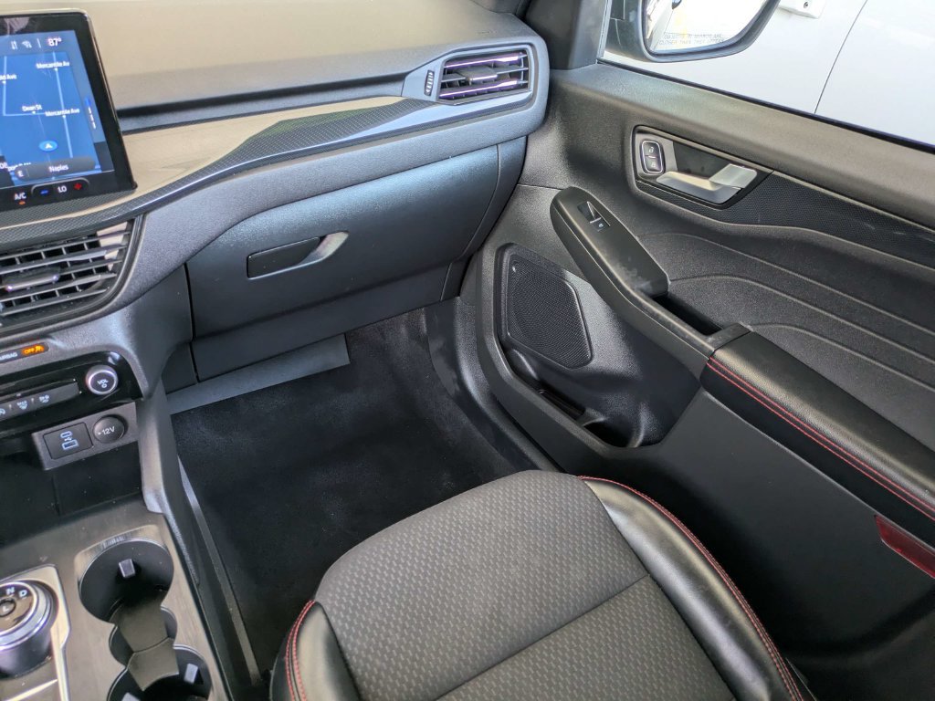 Used 2023 Ford Escape ST-Line w/ Tech Pack #1 FWD image 17