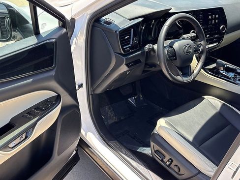 Used 2024 Lexus NX 250 FWD image 15