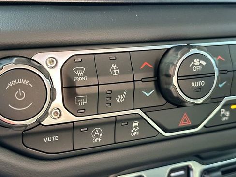 New 2025 Jeep Gladiator Mojave w/ Safety Group image 22