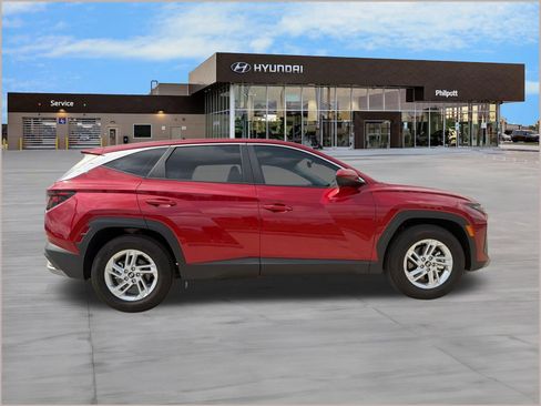 Certified 2025 Hyundai Tucson SE image 8