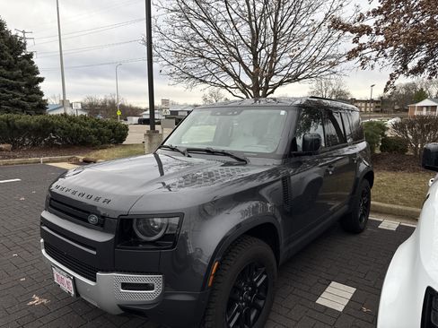Used 2025 Land Rover Defender 110 S image 2