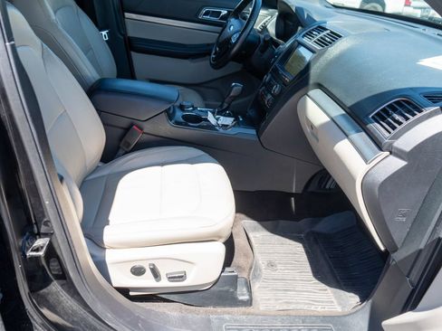 Used 2018 Ford Explorer XLT w/ Equipment Group 202A AWD/4WD image 10