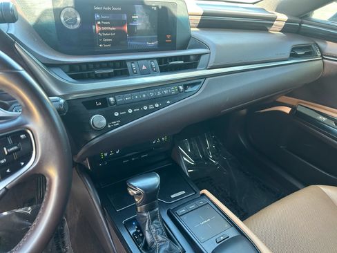 Used 2021 Lexus ES 300h w/ Premium Package FWD image 24