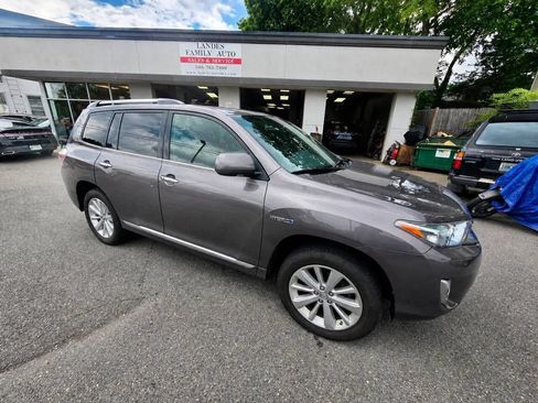 Used 2013 Toyota Highlander Limited AWD/4WD image 3
