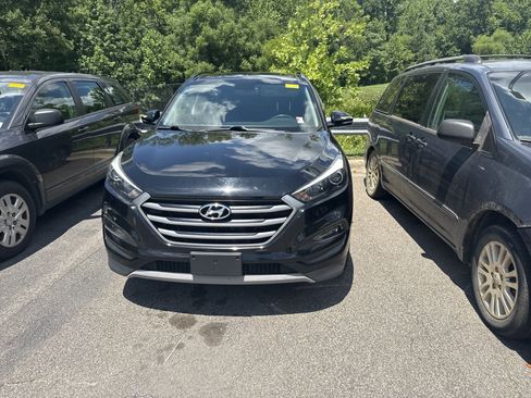 Used 2018 Hyundai Tucson Value FWD image 2