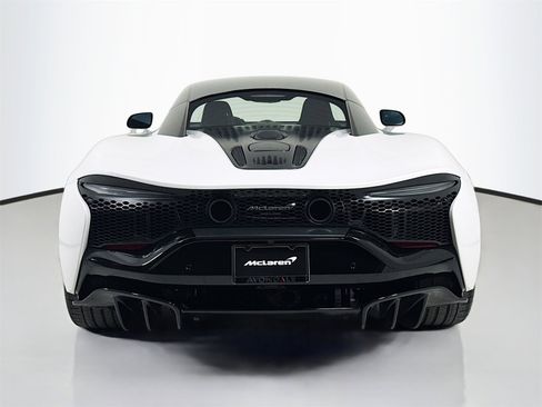 Used 2024 McLaren Artura image 6
