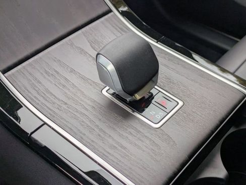 New 2026 Land Rover Range Rover Velar Dynamic SE image 9