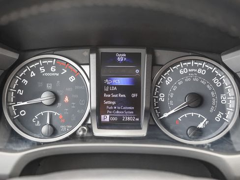 Certified 2023 Toyota Tacoma TRD Off-Road w/ Advanced Technology Package AWD/4WD image 23
