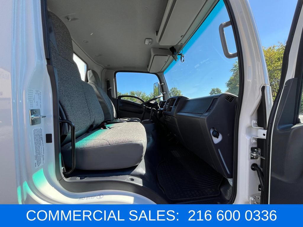 Used 2024 Isuzu NPR RWD image 27