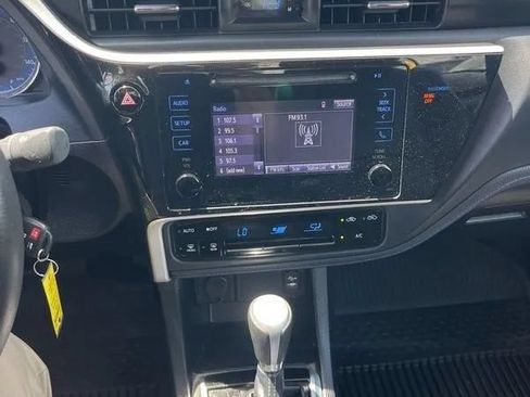 Used 2018 Toyota Corolla SE FWD image 20