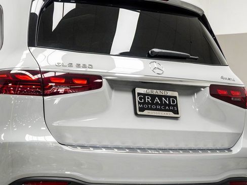 Used 2024 Mercedes-Benz GLS 580 4MATIC image 15