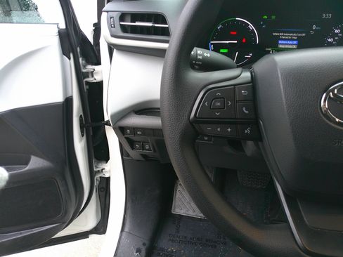 Used 2025 Toyota Sienna LE image 20