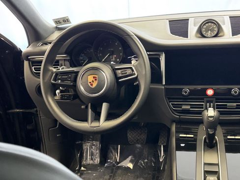 Certified 2022 Porsche Macan image 20