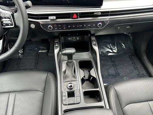Certified 2025 Kia Sorento S AWD/4WD image 11