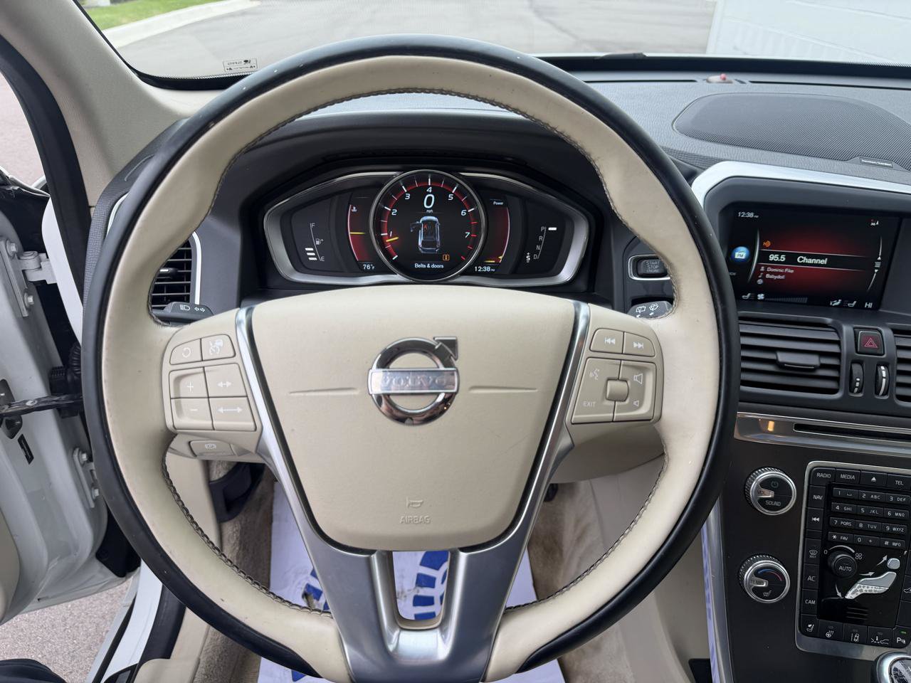 Used 2015 Volvo XC60 T5 Platinum AWD/4WD image 11