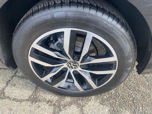 Used 2025 Volkswagen Jetta SE image 30