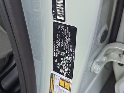 New 2025 Kia K4 LXS image 36