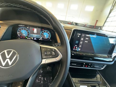 Used 2024 Volkswagen Atlas SE image 13