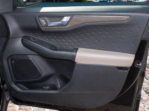 Used 2020 Ford Escape Titanium w/ Titanium Premium Package 2.0 image 30